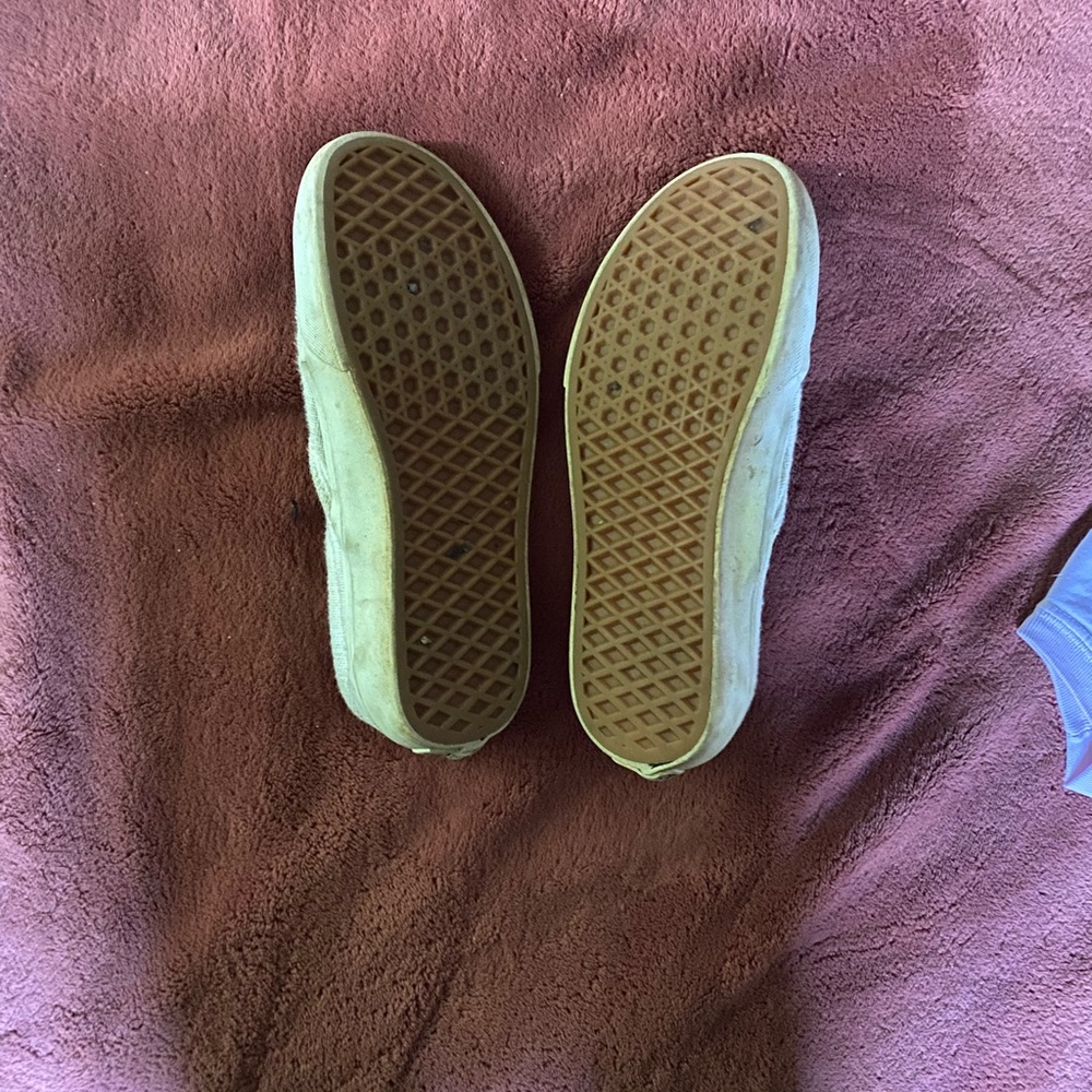 Vans - Picture 2 of 4